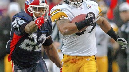 Running back Willie Parker puts it in high gear along the sideline for a 58-yard run. The Steelers won their 15th game of the 2004 season, playing mostly backups in a game Buffalo had to win to make the playoffs.