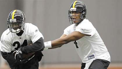 Byron Leftwich, right, took most of the snaps during the team's three days of organized team activities at their South Side practice facility last week.