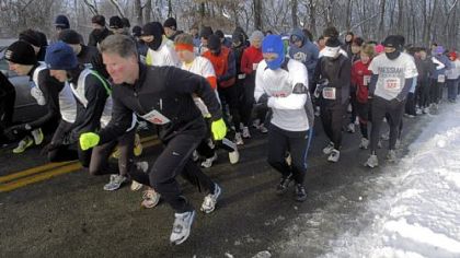 Runners start the Frigid 5-Miler at North Park. Temperatures were at 17 degrees.
