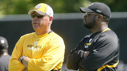 Steelers head coach Mike Tomlin, right, and offensive coordinator Bruce Arians watch practice.