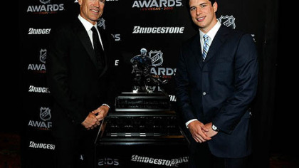 Mark Messier and Sidney Crosby of the Pittsburgh Penguins pose with the Mark Messier NHL Leadership Award Wednesday at the Palms Casino Resort in Las Vegas. Crosby won the award.