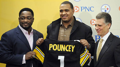 Steelers first-round draft pick Maurkice Pouncey with head coach Mike Tomlin and team president Art Rooney II at an introductory press conference.