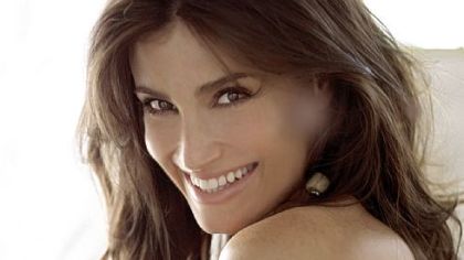 Idina Menzel showed some "Wicked" ways with the PSO.
