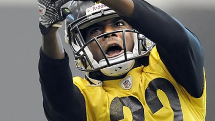 Steelers William Gay pulls in a pass during drills.