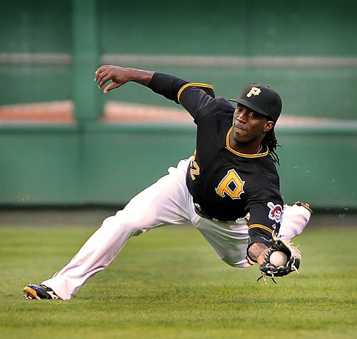 Pirates star McCutchen ditches dreadlocks for charity 