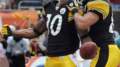 Steelers wide receiver Santonio Holmes celebrates his touchdown with teammate Hines Ward during yesterday's game at Landshark Stadium in Miami.