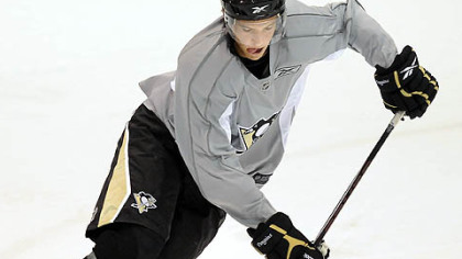 Penguins forward Beau Bennett works out during the team's development camp.