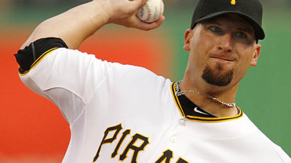 Pirates pitcher Brad Lincoln throws in the first inning.