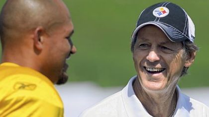 Fresh off his induction to the Pro Football Hall of Fame, defensive coordinator Dick LeBeau talks with James Farrior.