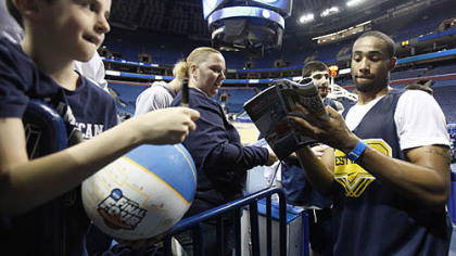 West Virginia's Da'Sean Butler signs autographs for fans.
