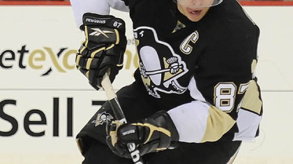 Sidney Crosby can't direct the puck into the net against Capitals goaltender Jose Theodore in the first period.
