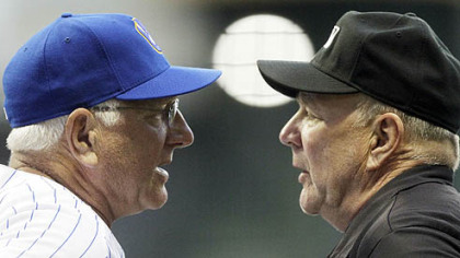 Brewers manager Ken Macha argues a call with first base umpire Bob Davidson during the fifth inning.
