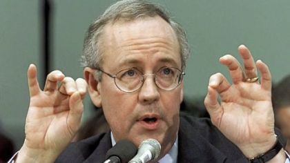Kenneth Starr testifies on Capitol Hill before the House Judiciary Committee's impeachment hearing on Nov. 18, 1998.