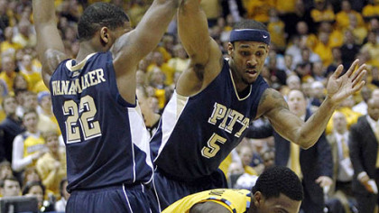 Marquette's Darius Johnson-Odom, tries to cut between Pitt's Brad Wanamaker and Gilbert Brown in the first half.