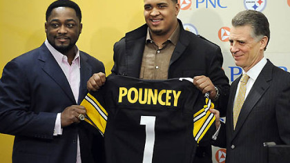 Steelers first-round draft pick Maurkice Pouncey poses with head coach Mike Tomlin and president Art Rooney II during a press conference at the team's South Side facilities, Friday.