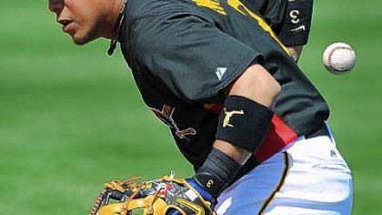 Pirates second baseman Aki Iwamura.