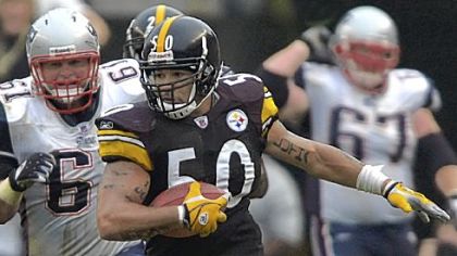 Former Steelers linebacker Larry Foote may rejoin the team as early as Monday.
