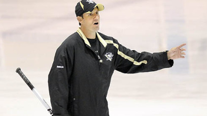 Wilkes-Barre/Scranton Penguins head coach Todd Reirden instructs during the team's development camp.