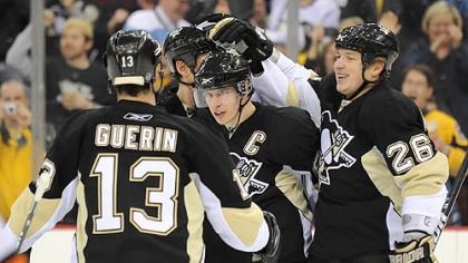 Penguins forward Sidney Crosby is congratulated by teammates Bill Guerin and Ruslan Fedotenko during last night's 6-4 win against the Islanders at Mellon Arena.