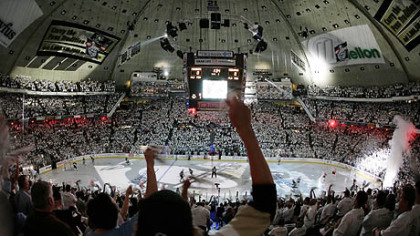 The Penguins will play their final regular season game at Mellon Arena tonight.
