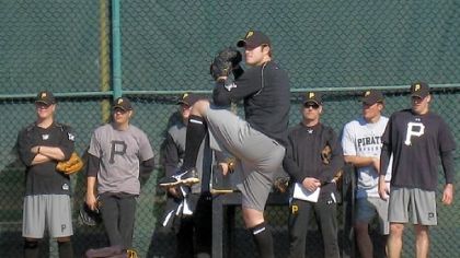 Bryan Morris pitches during his session Thursday at minicamp in Bradenton. Fla.