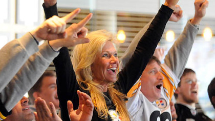 Diane Mackie of Washington, Pa., and other Steelers fans cheer at Jerome Bettis' Grille 36 on the North Shore during yesterday's game.