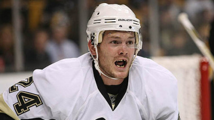 The Penguins re-signed forward Matt Cooke.