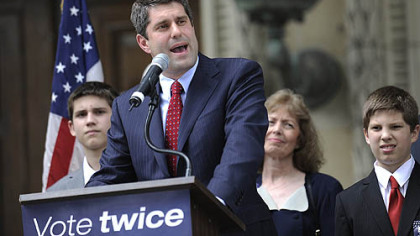 Tim Burns is flanked by his sons Brock, 14, left, and Trent, 12, at a rally in Washington, Pa., on Friday.