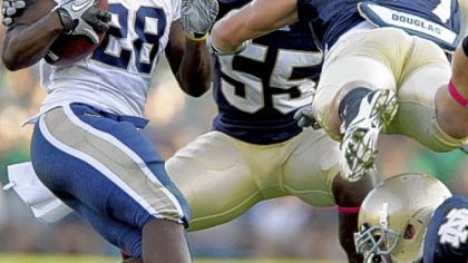 Dion Lewis, left, attempts to spin away from Notre Dame safety Zeke Motta, right, and linebacker Prince Shembo. Lewis led Pitt with 63 yards rushing.