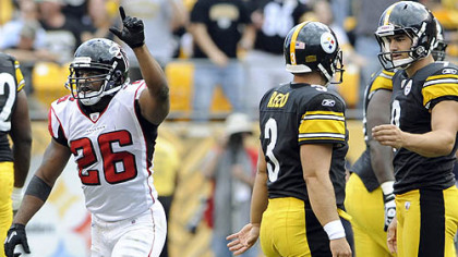 Atlanta's Erik Coleman celebrates a field goal miss by Jeff Reed late in the fourth quarter.
