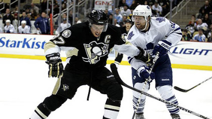 Penguins captain Sidney Crosby battles for a puck with Maple Leafs forward Phil Kessel during Wednesday's game at Consol Energy Center.