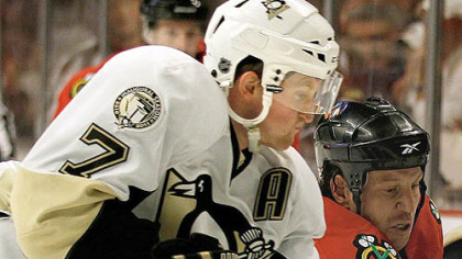 Penguins' Paul Martin faces former teammates for the first time tonight.