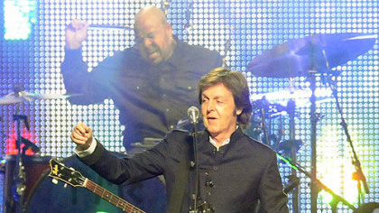 Paul McCartney opens the Consol Energy Center and his concert with "Jet"