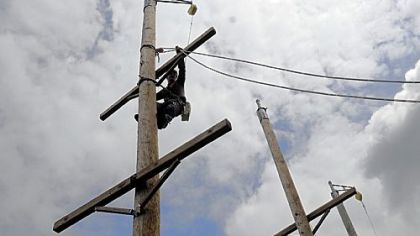 Travis Soukup, 19, a senior at Thomas Jefferson High School, works on a telephone pole at Steel Center Area Vocational Technical School in Jefferson Hills.