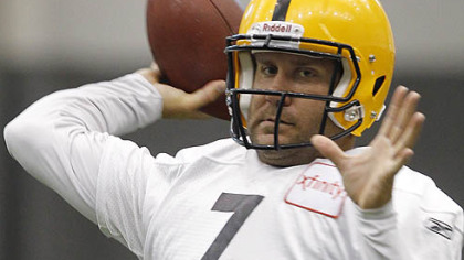 Steelers quarterback Ben Roethlisberger passes during practice yesterday.