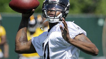 Steelers quarterback Dennis Dixon.