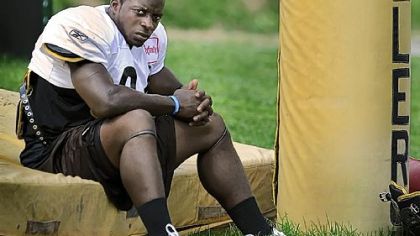 Rashard Mendenhall gets ready for the start of Tuesday's afternoon workout at Saint Vincent College.