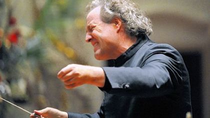 Manfred Honeck says the transition to the fourth movement in Beethoven's Fifth Symphony is very hard to play.
Ludwig van Beethoven