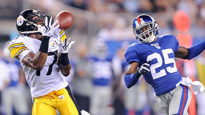 Mike Wallace, left, hauls in a 68-yard touchdown pass from Byron Leftwich, beating New York's Bruce Johnson late in the first half.