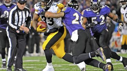 Steelers running back Isaac Redman scores the winning touchdown against the Ravens late in the fourth quarter Sunday at M&T Bank Stadium in Baltimore.