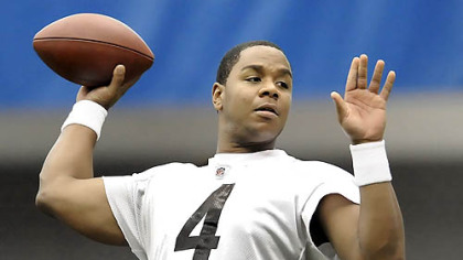Steelers quarterback Byron Leftwich is sidelined due to a sprained MCL in his left knee.