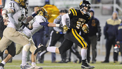 North Allegheny's Matt Steinbeck runs for a touchdown against La Salle College in the PIAA Class AAAA championship game at Hersheypark Stadium in Hershey today.