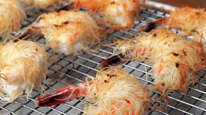 The shrimp are inside the kataifi.