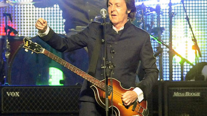 Paul McCartney opens the Consol Energy Center and his concert with "Jet".