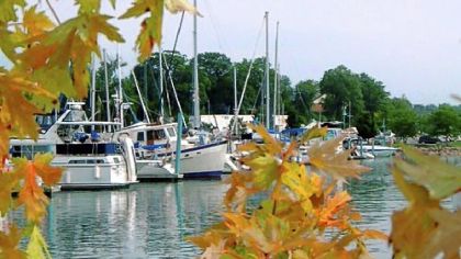 Fall colors enchat at Niagara-on-the-Lake, Ontario