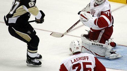 Penguins forward Sidney Crosby scores past Red Wings goaltender Chris Osgood during the first period.
